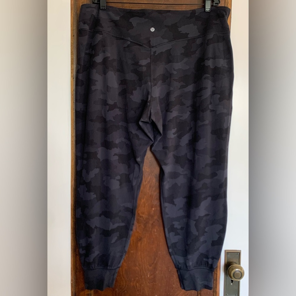 Lululemon Align Jogger 28” - Incognito Camo Multi Grey, Size 20 - Picture 5 of 5